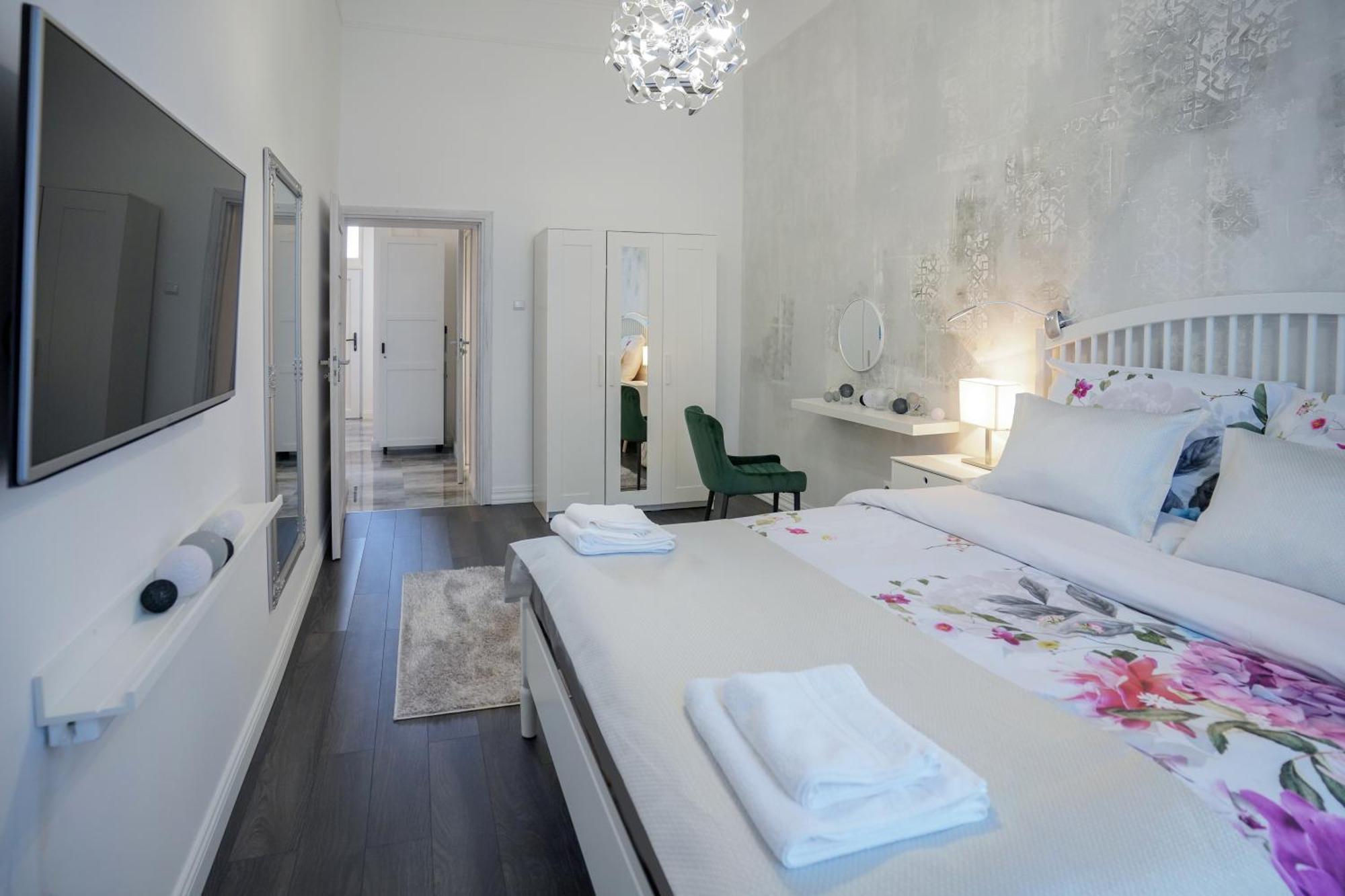 Decor Apartman Эгер Экстерьер фото